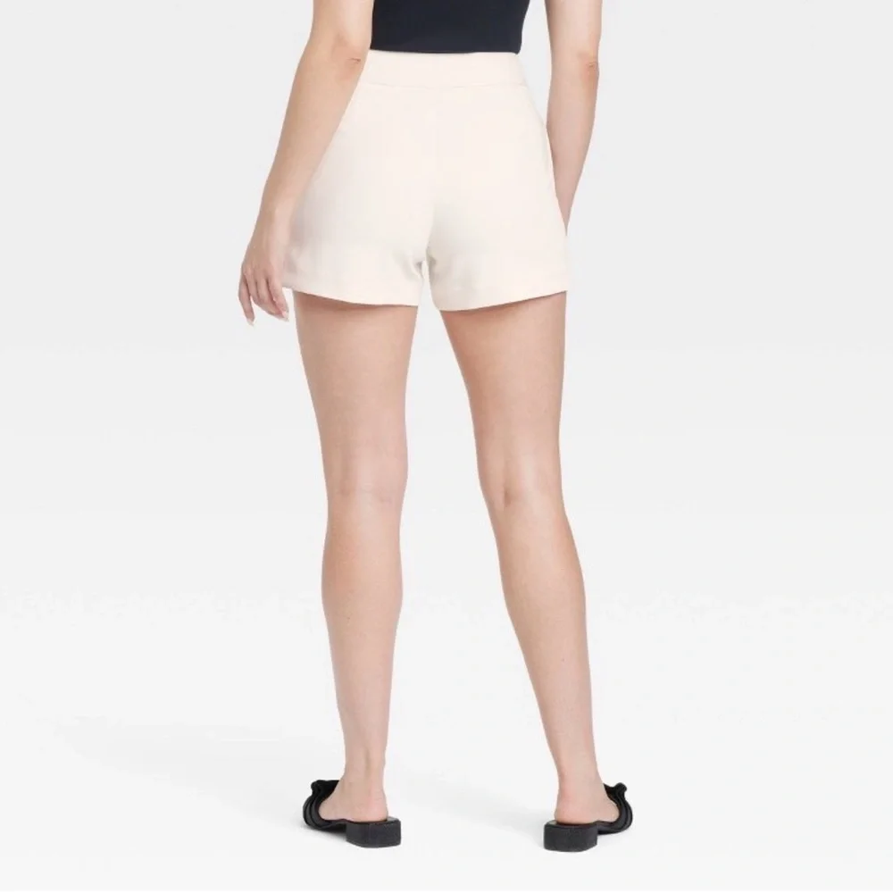 S19 NWT a new day High Rise Tailored Short, Dog Bone‎ - Size: 14